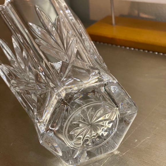 WEDGWOOD CRYSTAL VASE - Picture 5 of 8